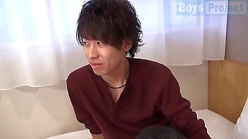 極太巨根の新人ノンケが女相手にチンコをねじ込み生セックス！