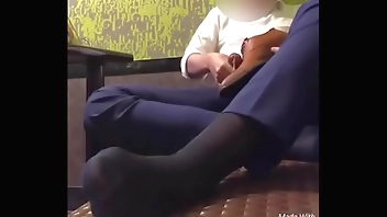 蒸れたスケソと革靴嗅いで変態オナ